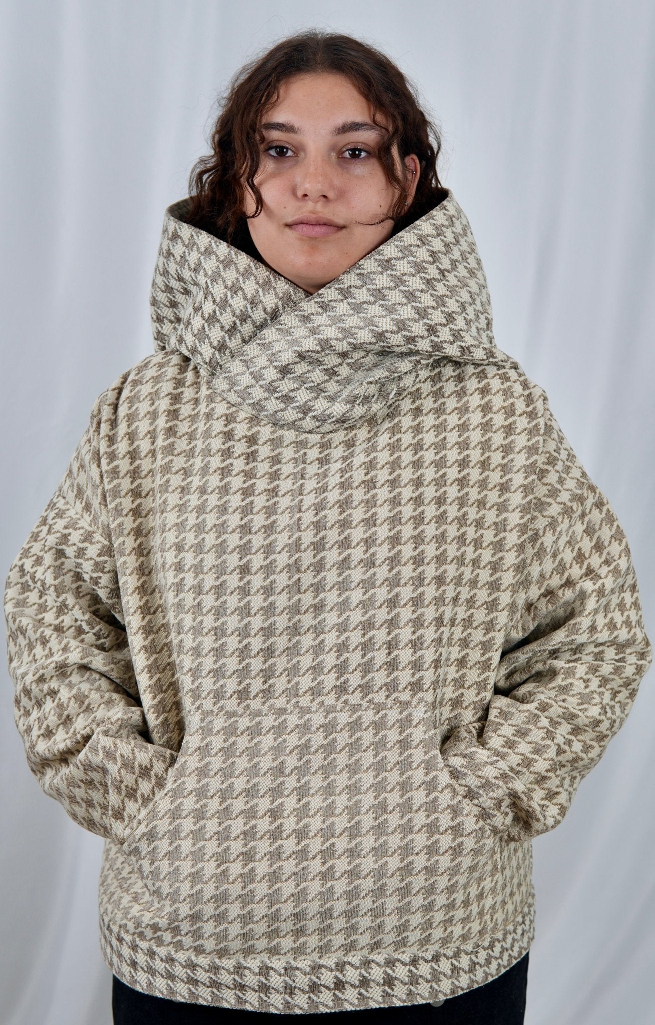 540 HoundsTooth - Maison Habit