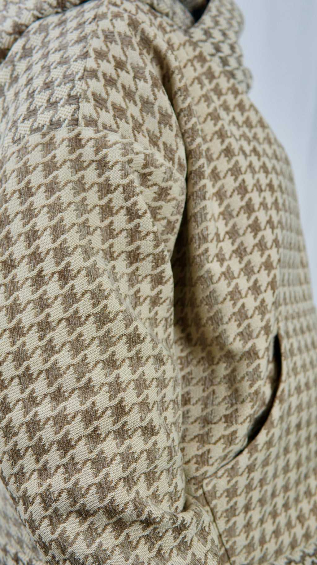 540 HoundsTooth - Maison Habit