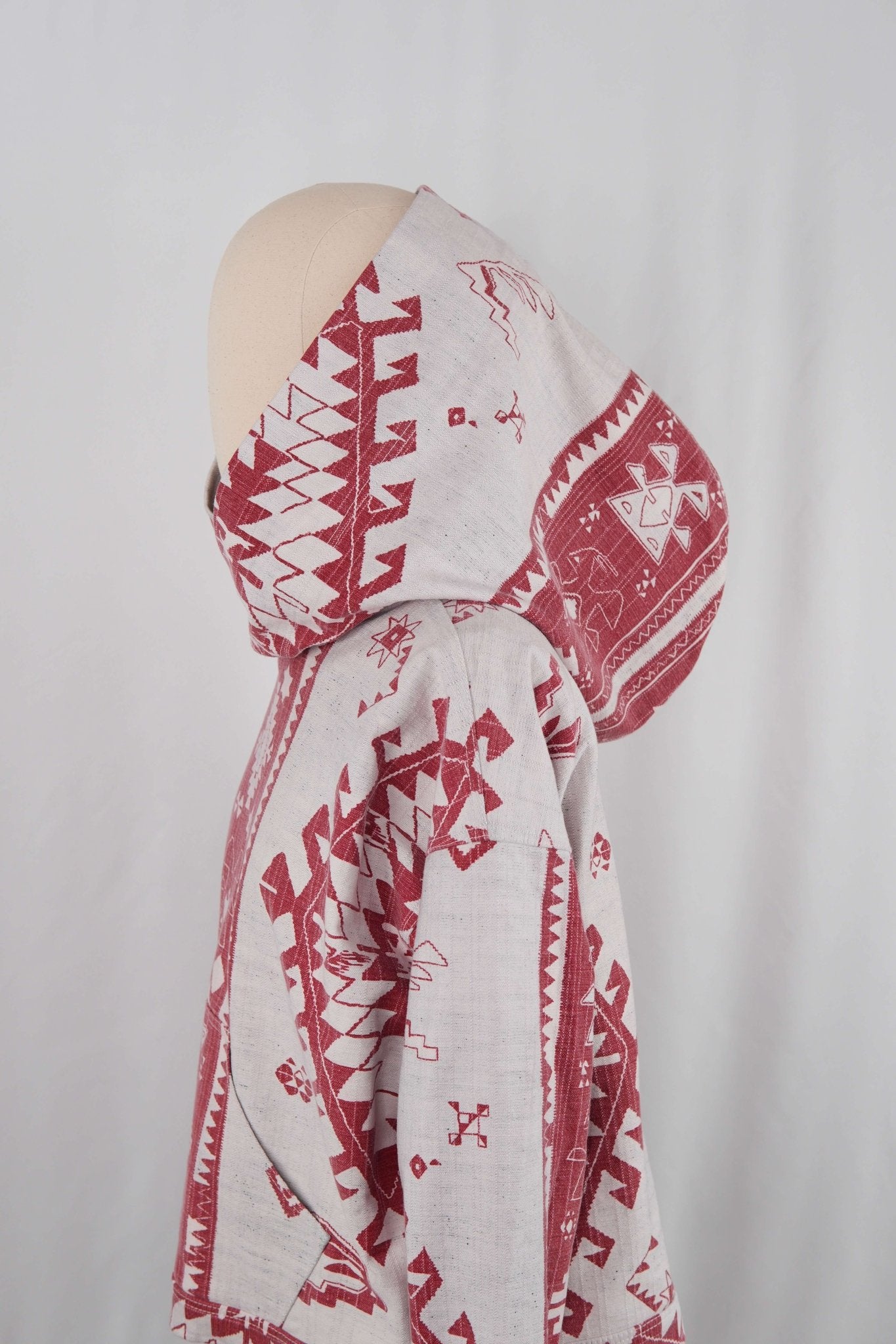 540 Artifact Red - Maison Habit