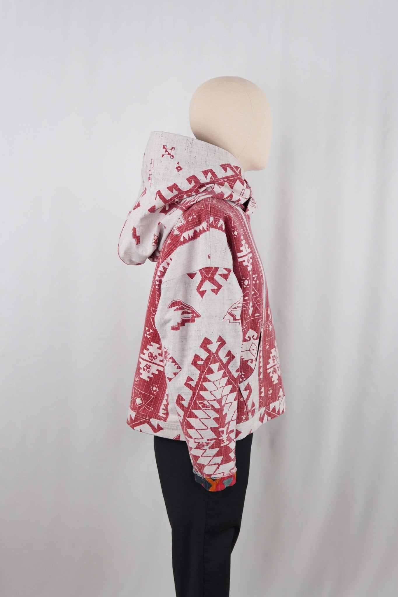 540 Artifact Red - Maison Habit